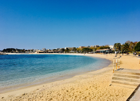 Plage du Mourillon à Toulon accessible avec chauffeur VTC